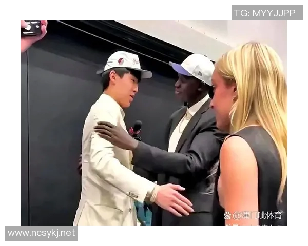 小吧探班杨瀚森训练 轻松氛围中打磨罚球技巧 小吧探班杨瀚森训练 轻松氛围中打磨罚球技巧