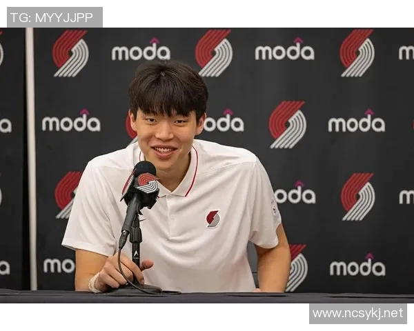 媒体人:出场时间有限 但瀚森的对抗慢慢在提升 场下的训练有效果 媒体人:出场时间有限 但瀚森的对抗慢慢在提升 场下的训练有效果