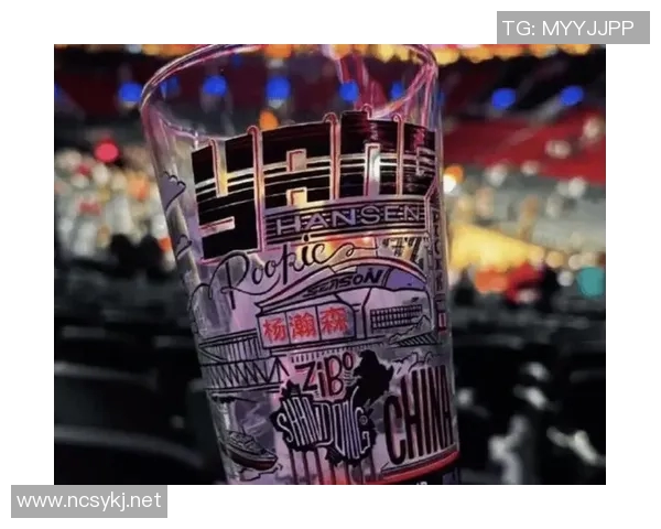 杨瀚森玻璃杯之夜送出五千只杯子，地图上没印海南岛与台湾岛